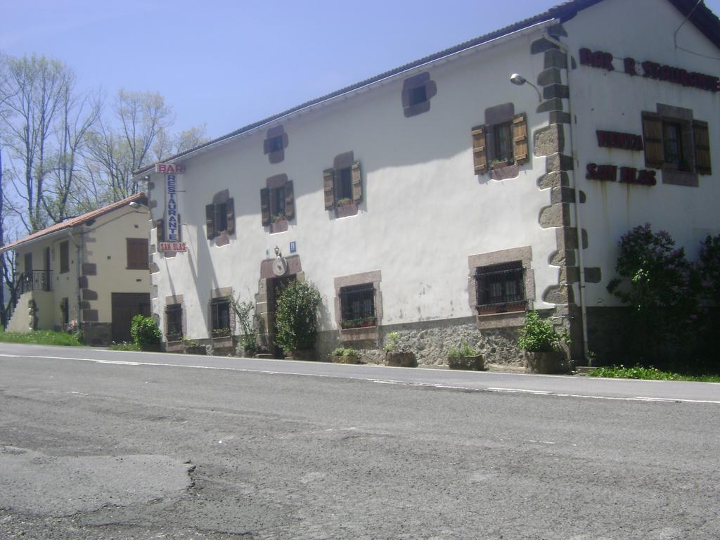 Hostal Venta San Blas Almándoz エクステリア 写真